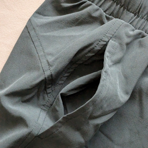 NWT Zella Take a Hike Trail Shorts - size S - Picture 6 of 6